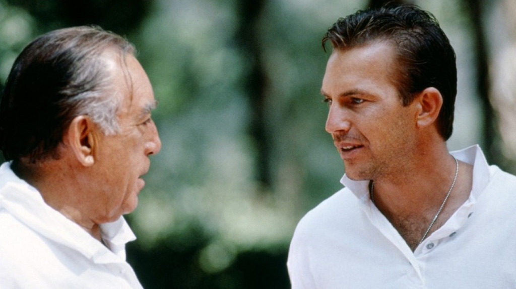 Quinn and Costner in REVENGE.