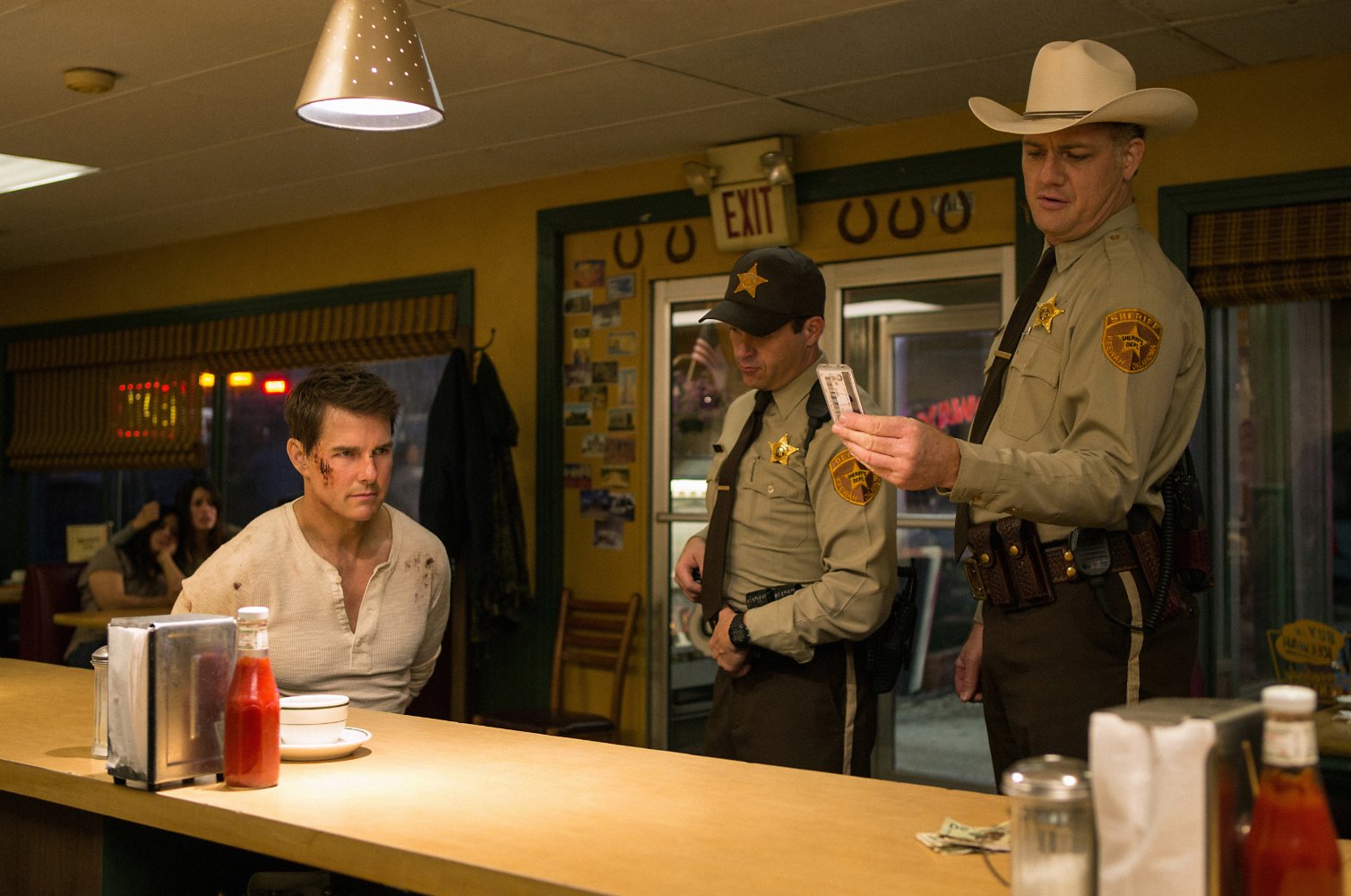 Tom Cruise in Jack Reacher: Never Go Back