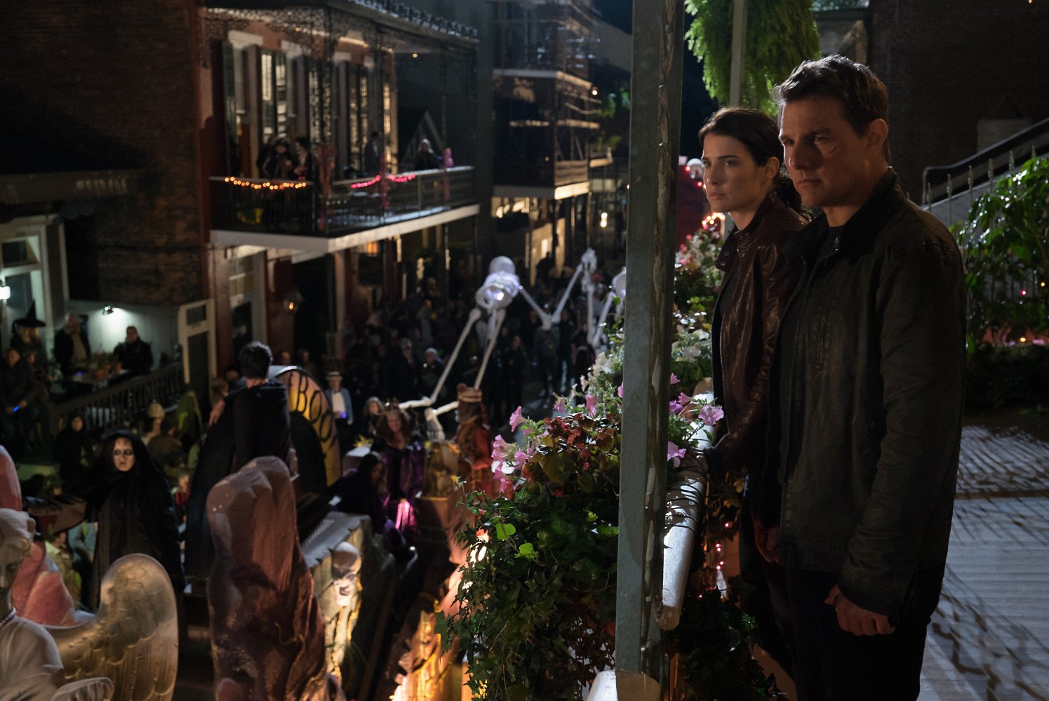 Tom Cruise and Cobie Smulders in Jack Reacher: Never Go Back