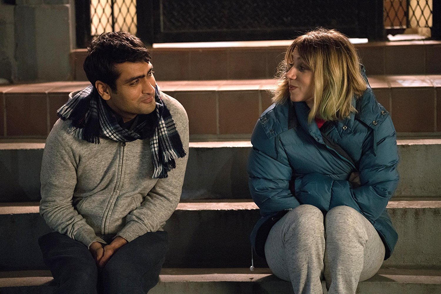 Kumail Nanjiani and Zoe Kazan in THE BIG SICK (2017)