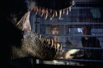 Julianne Moore screams at the sight of a T-Rex in THE LOST WORLD: JURASSIC PARK (1997)