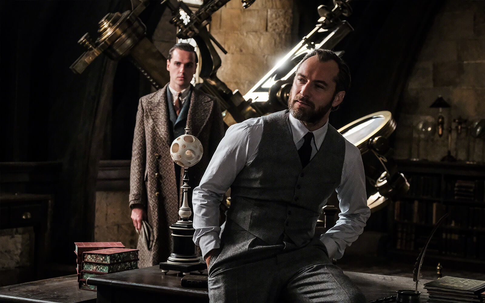 Jude Law as Albus Dumbledore in FANTASTIC BEASTS: THE CRIMES OF GRINDELWALD (2018)