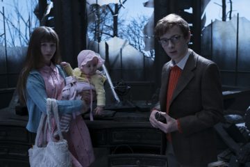 Malina Weissman, Presley Smith, and Louis Hynes as Violet, Sunny, and Klaus in A SERIES OF UNFORTUNATE EVENTS (2016)