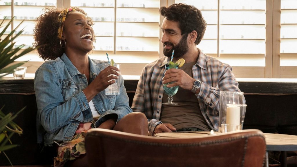 Issa Rae and Kumail Nanjiani in THE LOVEBIRDS (2020)