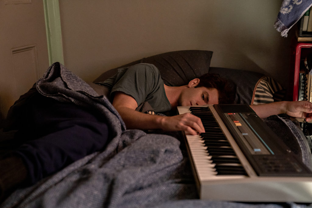 Andrew Garfield plays the piano in TICK, TICK...BOOM! (2021)