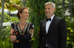 Julia Roberts and George Clooney in TICKET TO PARADISE (2022)