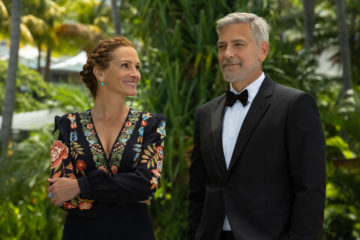 Julia Roberts and George Clooney in TICKET TO PARADISE (2022)