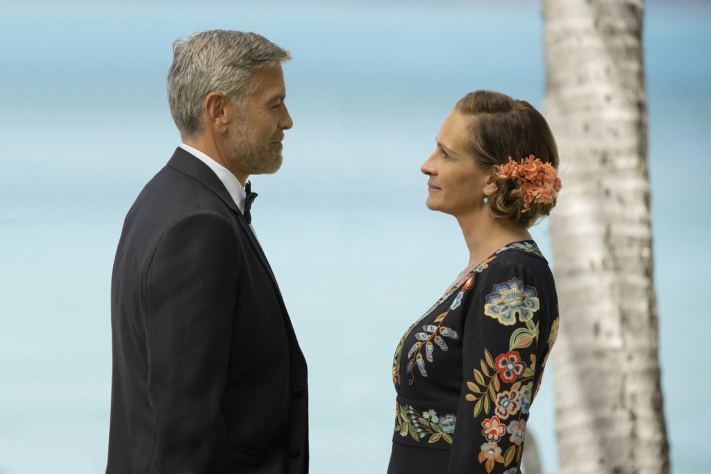 Julia Roberts and George Clooney in TICKET TO PARADISE (2022)