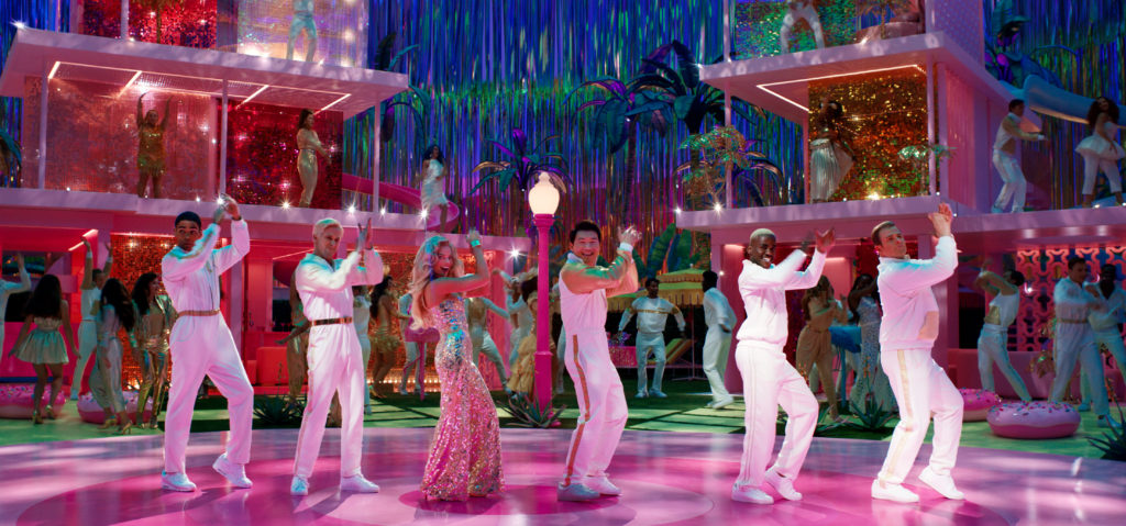 Kingsley Ben-Adir, Ryan Gosling, Margot Robbie, Simu Liu, and more dance in BARBIE (2023)