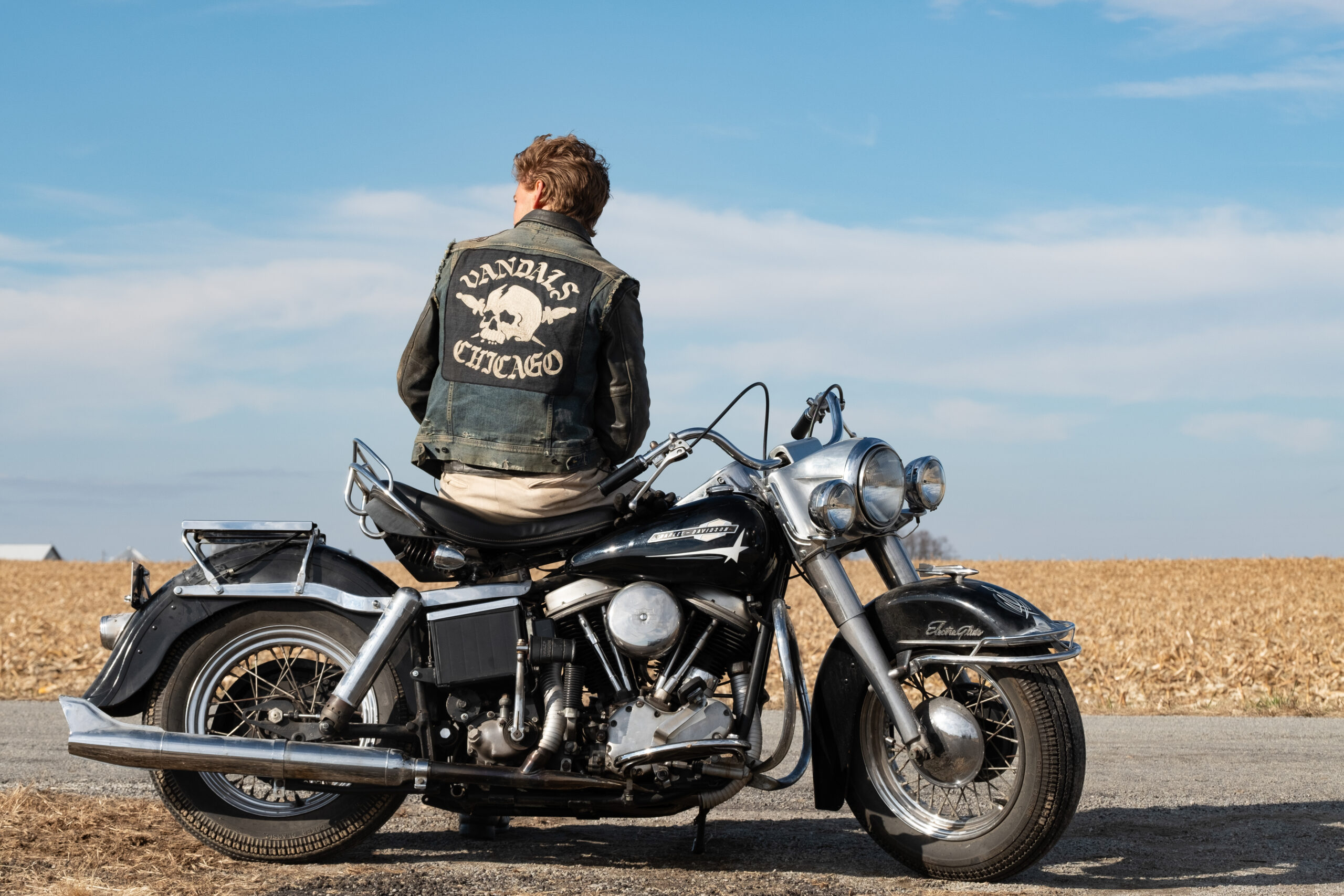 THE BIKERIDERS – Film Review – ZekeFilm