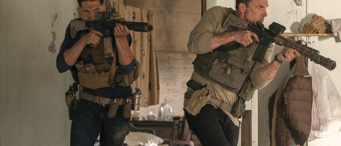 Brax (Jon Bernthal) and Christian Wolff (Ben Affleck) in THE ACCOUNTANT 2 Photo Credit: Warrick Page/Amazon MGM Studios © Amazon Content Services LLC