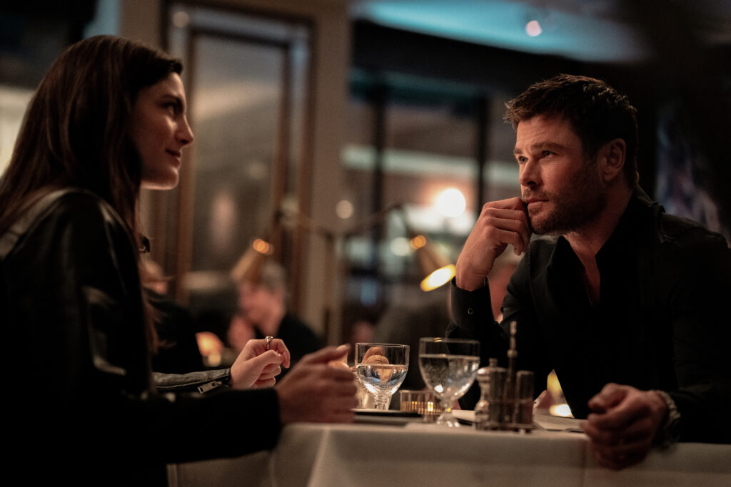 Monica Barbaro and Chris Hemworth eat dinner in CRIME 101 (2026)