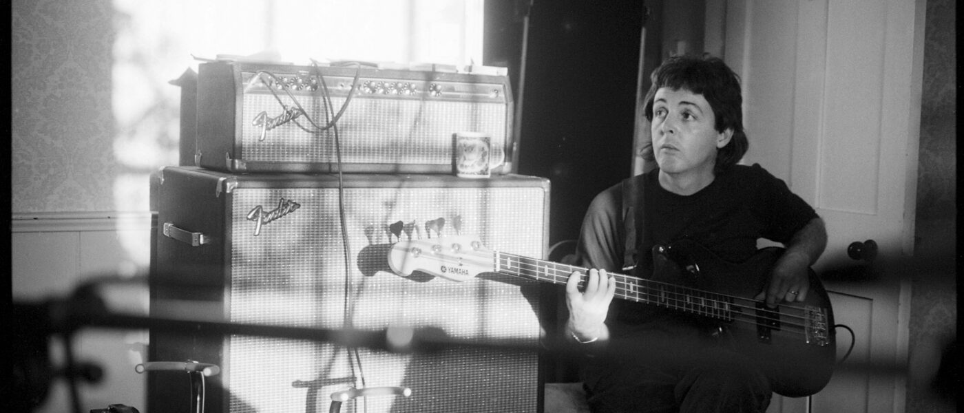 Paul McCartney plays his guitar in MAN ON THE RUN (2025)