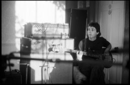 Paul McCartney plays his guitar in MAN ON THE RUN (2025)