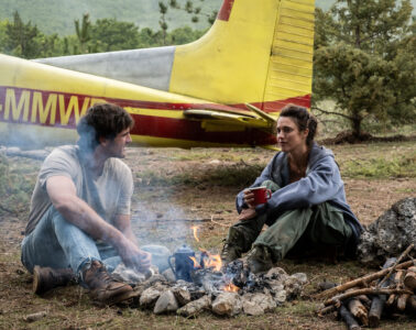 (L-R) Jacob Elordi as Hig and Margaret Qualley as Cima in 20th Century Studios' THE DOG STARS. Photo by Fabio Lovino. © 2026 20th Century Studios. All Rights Reserved.